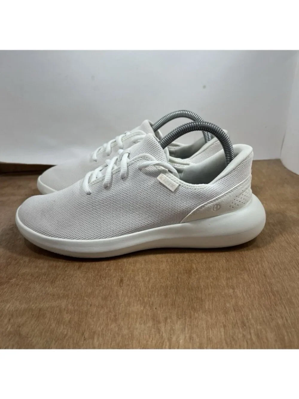 KIZIK Lima Women’s Size 9 White Hand Free Athletic Shoes